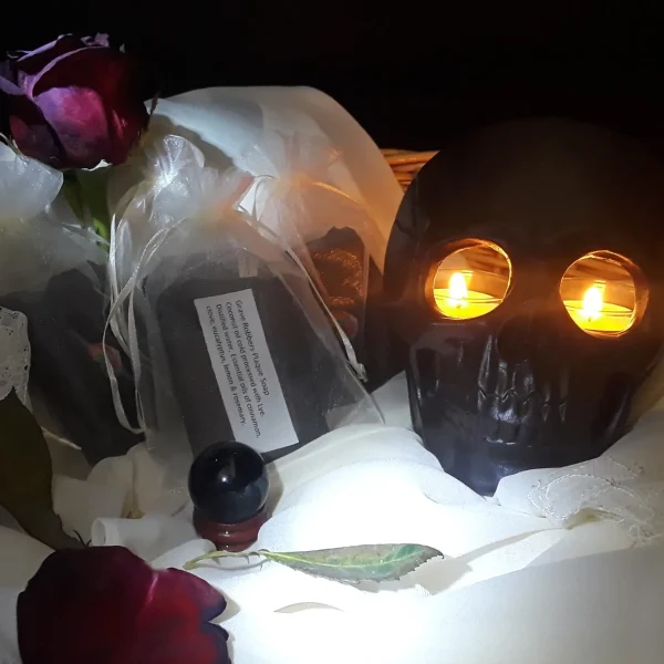 Grave Robbers Plaque Soap: Picture with Skull and Soap Bar.